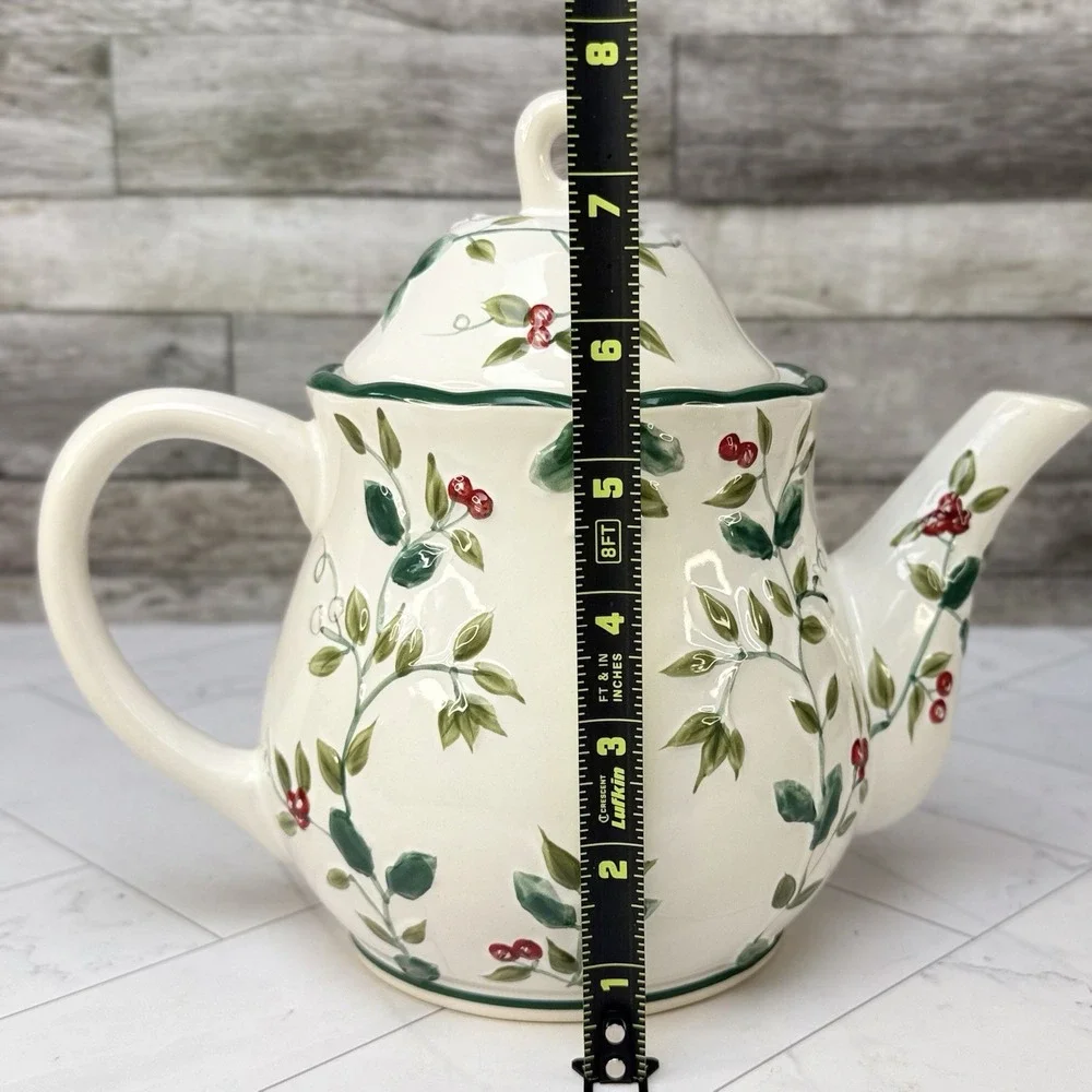 Pfaltzgraff Winterberry Sculpted Classic 6 Cups Teapot Tea Green Red Floral